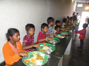 Children eatingmid-day meals