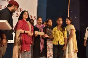 Mrs Sukanya Bharatram with children at ceremony