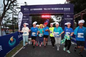 Team cross line together in Rope 100
