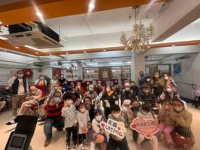 Parent-child Volunteers Visited Elderly Home 1