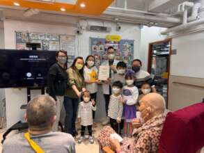 Parent-child Volunteers Visited Elderly Home 2