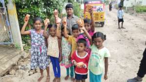 Breakfast for children affected by floods