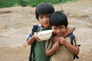 Indigenous children with their school meals