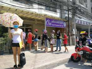 Line of women waiting at Tamar for food