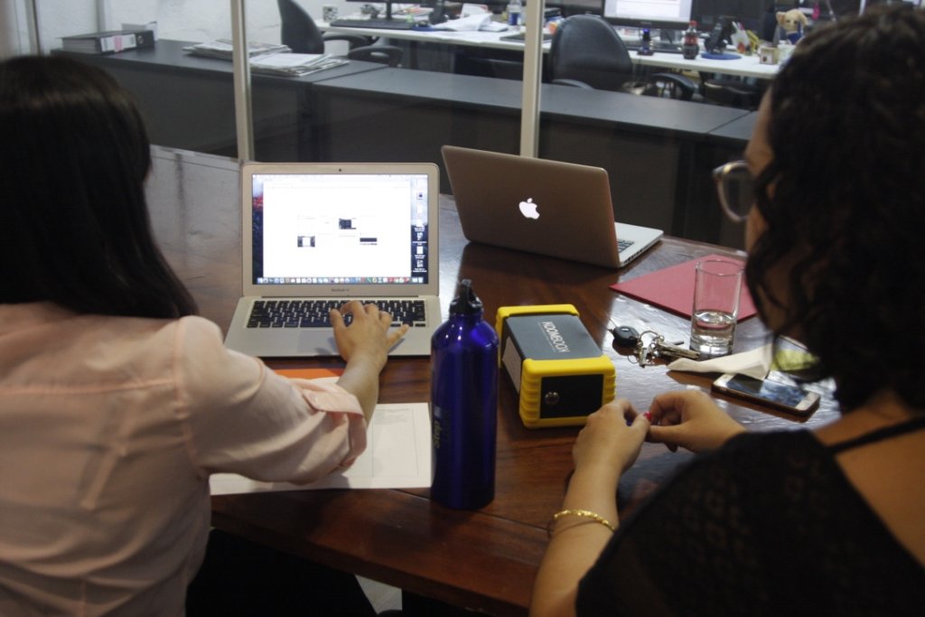 E-Libraries for Post-Earthquake Ecuador