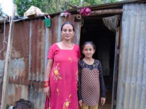Samiksha with her mother in front of their home