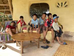 Relaxed discussions around the mud building