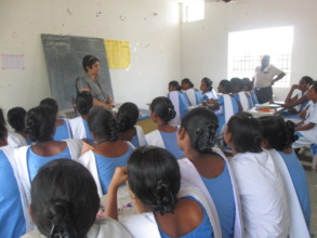 Volunteer visit the project.
