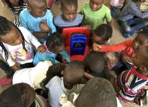 Pre-schoolers discovering with the Lifeplayer
