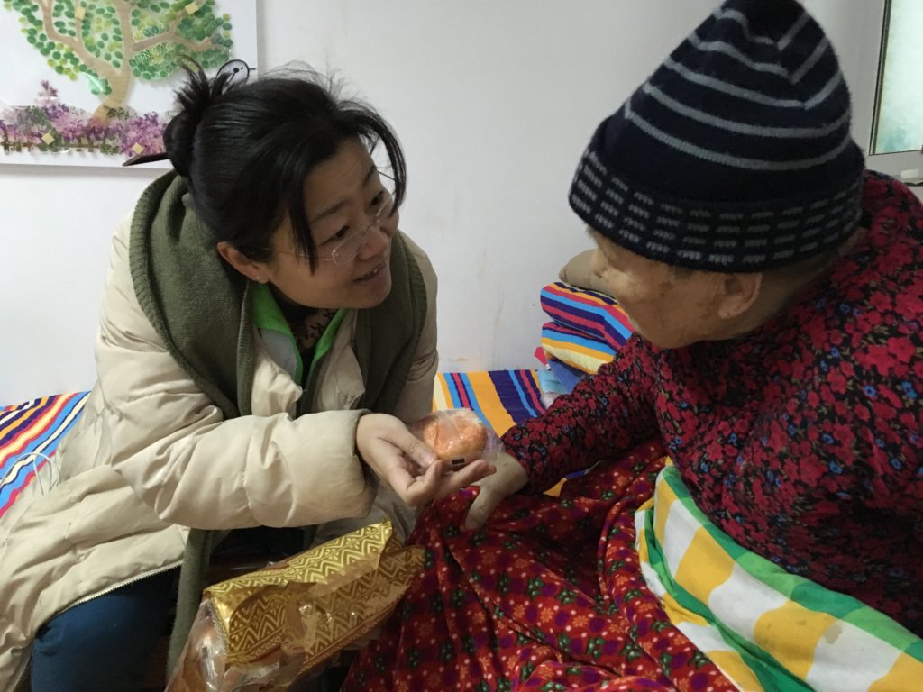 the director of leling was visiting an old woman