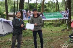 Asep receiveid the accomplishment award