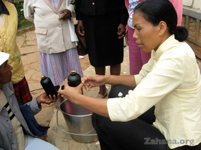 Metal bottles used for the solar water pasteurizer