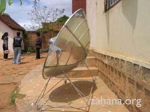 Side view of the parabolic solar cooker