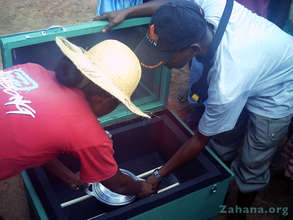 teaching the teacher how to use the solar cooker