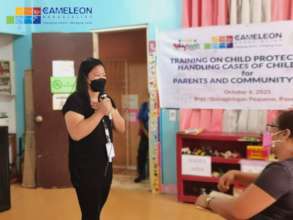 Antonnette animating a workshop to parents