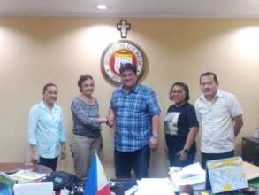 The director shaking hands with the Mayor of Silay
