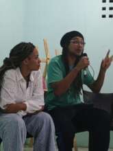 Marcos Paulo discussing the Favela Vive article