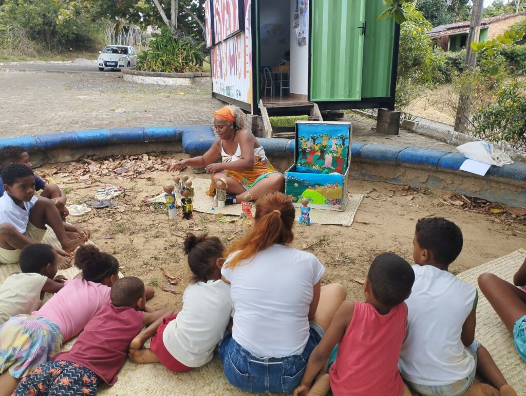 Story-telling afternoon outside the Afro-library