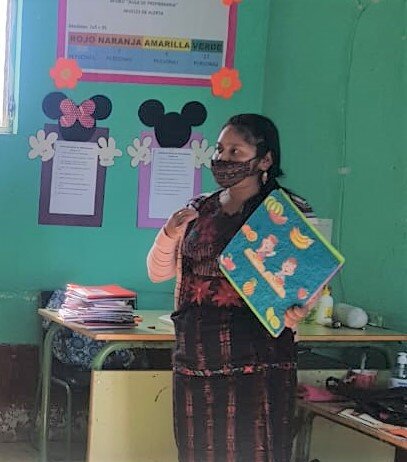Josefina teaching about nutrition