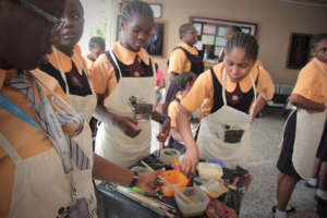 girls mixing paints