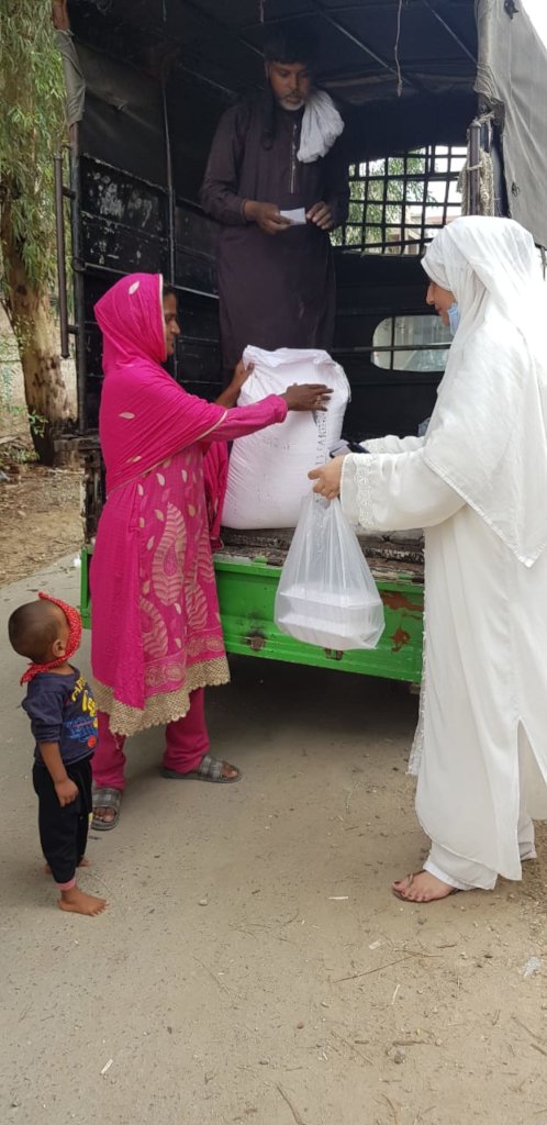 mother received flour bad and lunch boxes