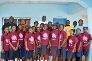 Group photo with some kids, staff and Mr Kolo