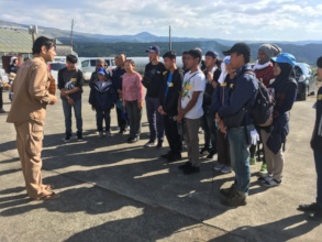 Briefing of volunteers prior to the activity.