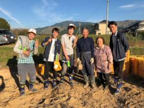Mr. Hideyuki and Ms. Chieko with the volunteers.