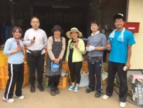 Sakata-san with the mobilized volunteers.