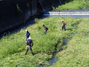 Volunteers maintaining the irrigation canal.