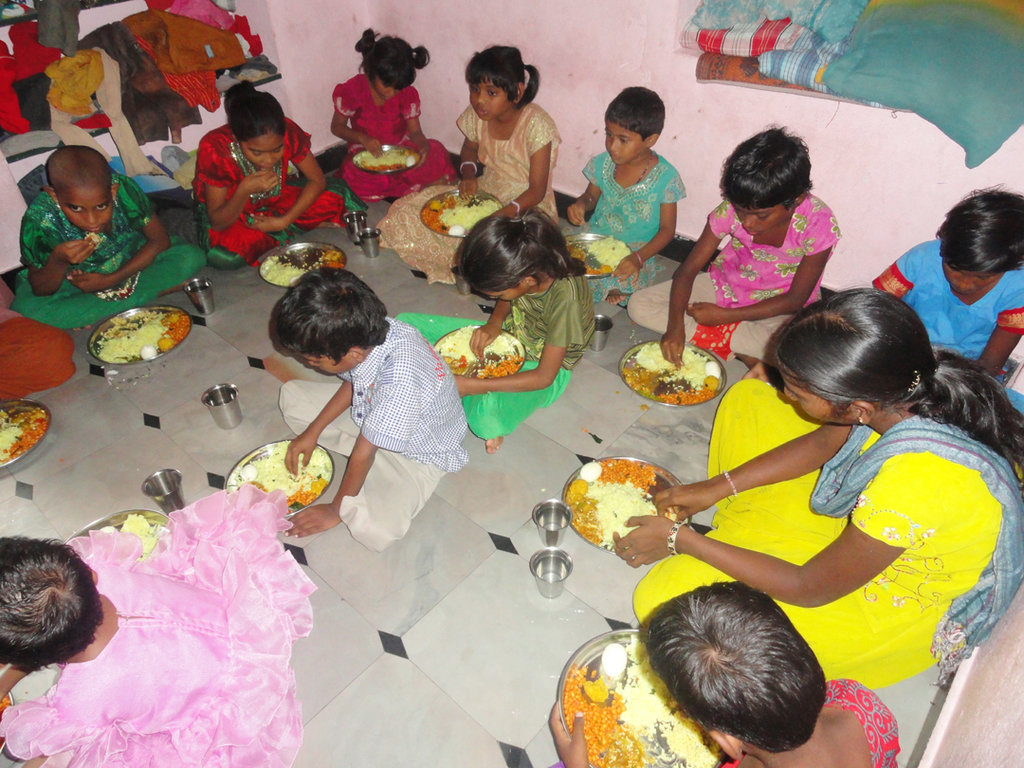Sponsor Lunch to Underprivileged Children in India