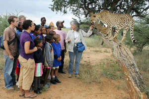 Chewbaaka demonstrates a playtree to young people