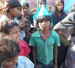 Provide Foods To Street Kids