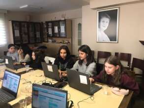 Girls learning coding in Izmir