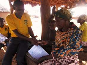 A Sanzali marketer collecting a premium