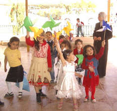 Kindergarteners made 1000 pinwheels for peace