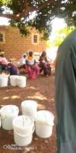 Weighing honey in Fon