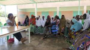 Odile in discussion with the women of Nefrelaye