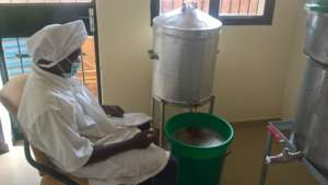 Pressing the raw honey