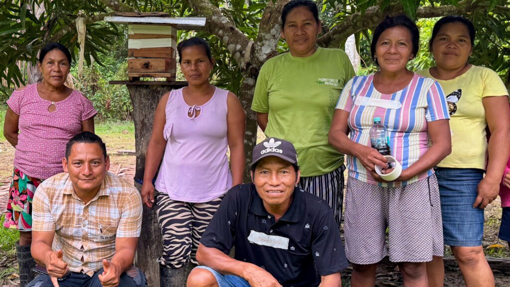 Promoters with new beekeepers in Loreto