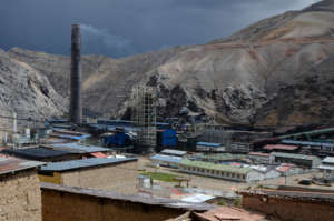 The smokestack in La Oroya. / M. Gilbert