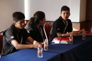 Paraguayan students present their company