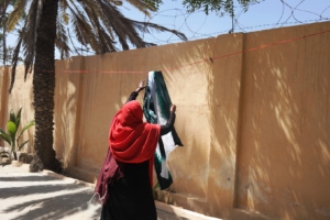 Somalia - women learn to tie dye cloth to sell