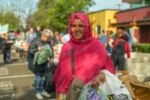 Market distributes healthy food to people in need