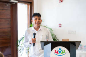 Justavino sharing his experience in Transicion