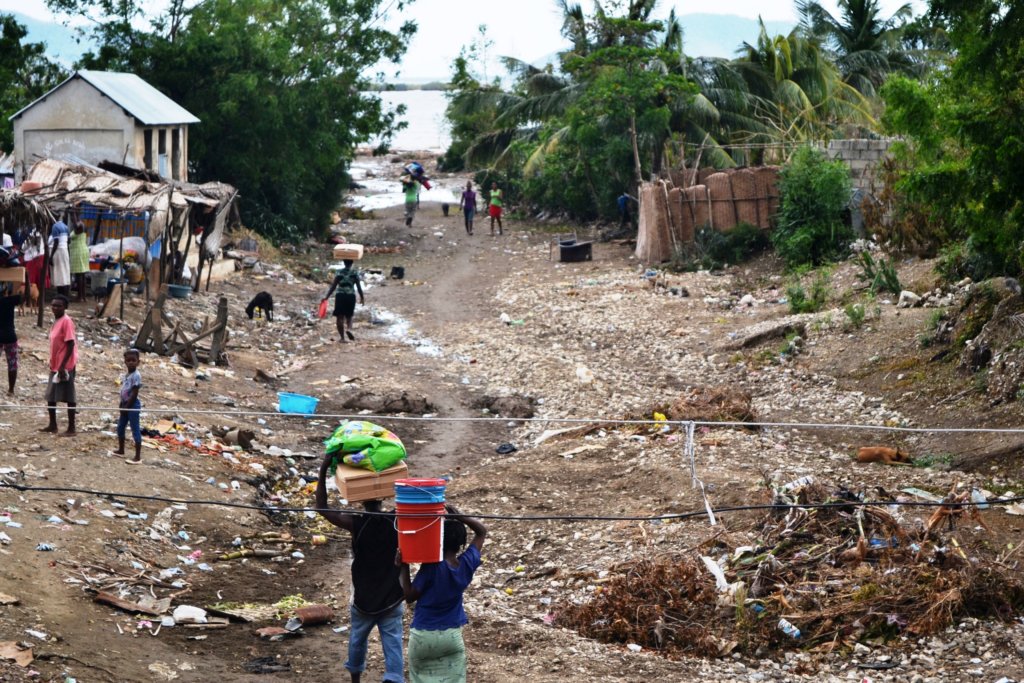 Hygiene sets and shelter kits