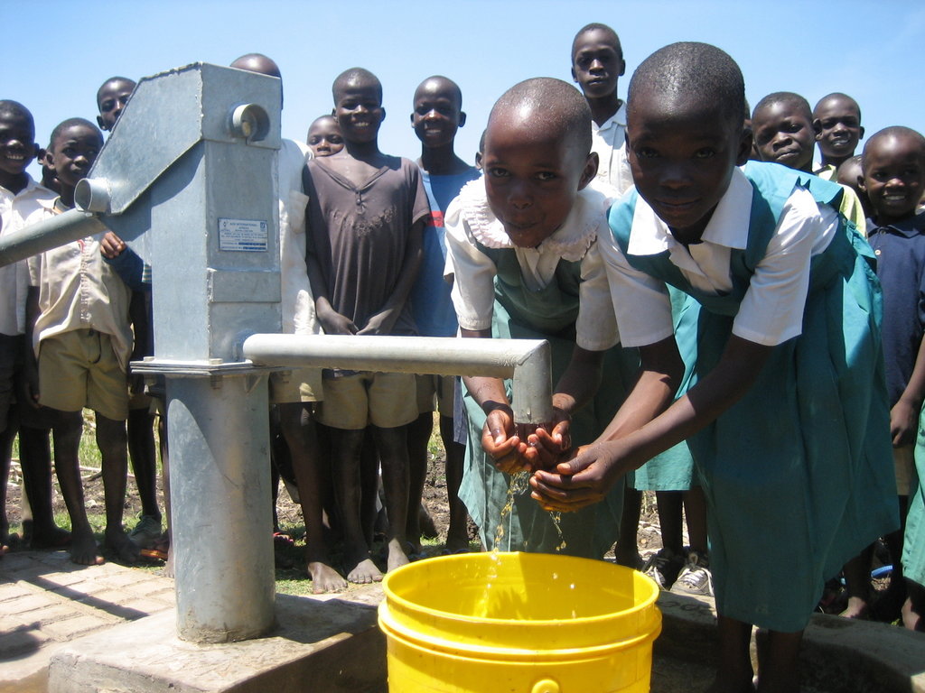 Water and sanitation for 6,000 people in Kenya