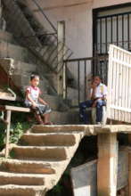 Ninos solos en Petare/ Kids alone in Petare slum