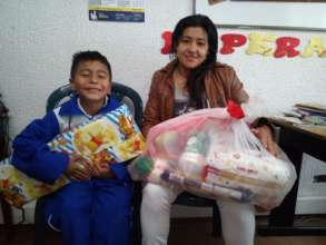 Juan Pablo's family with gift of groceries