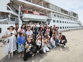 Team pic in front of the ship